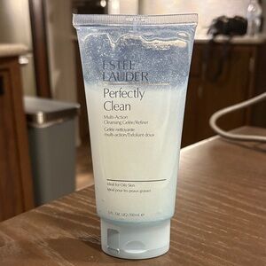 Estee Lauder Perfectly Clean Multi-Action Cleanser - Blue and White